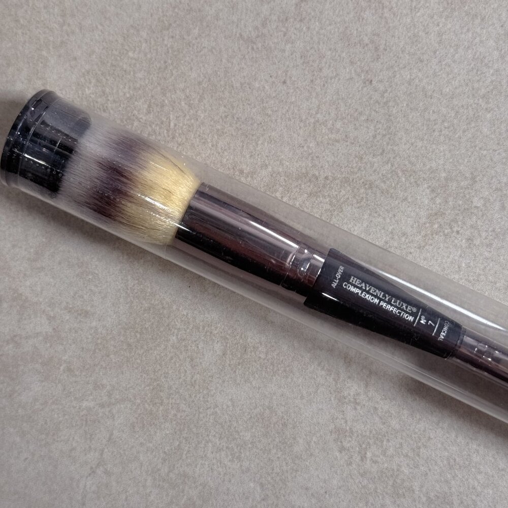 IT Cosmetics Dual Ended Foundation Concealer Brush New Sealed - Picture 2 of 2